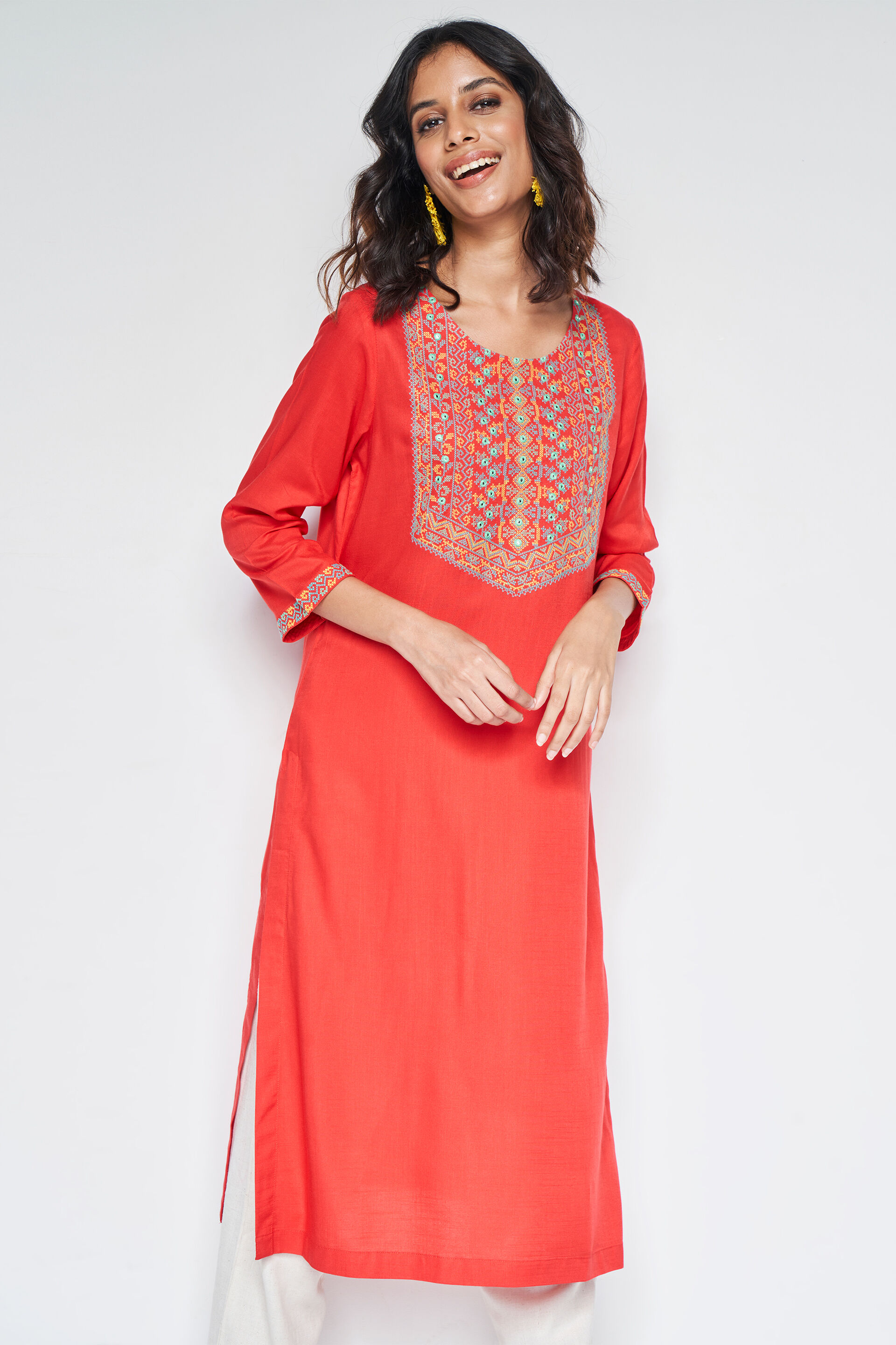 Buy Ravishing White & Red Designer Rayon Printed Kurti latest Kurti design  online | Fashion Clothing