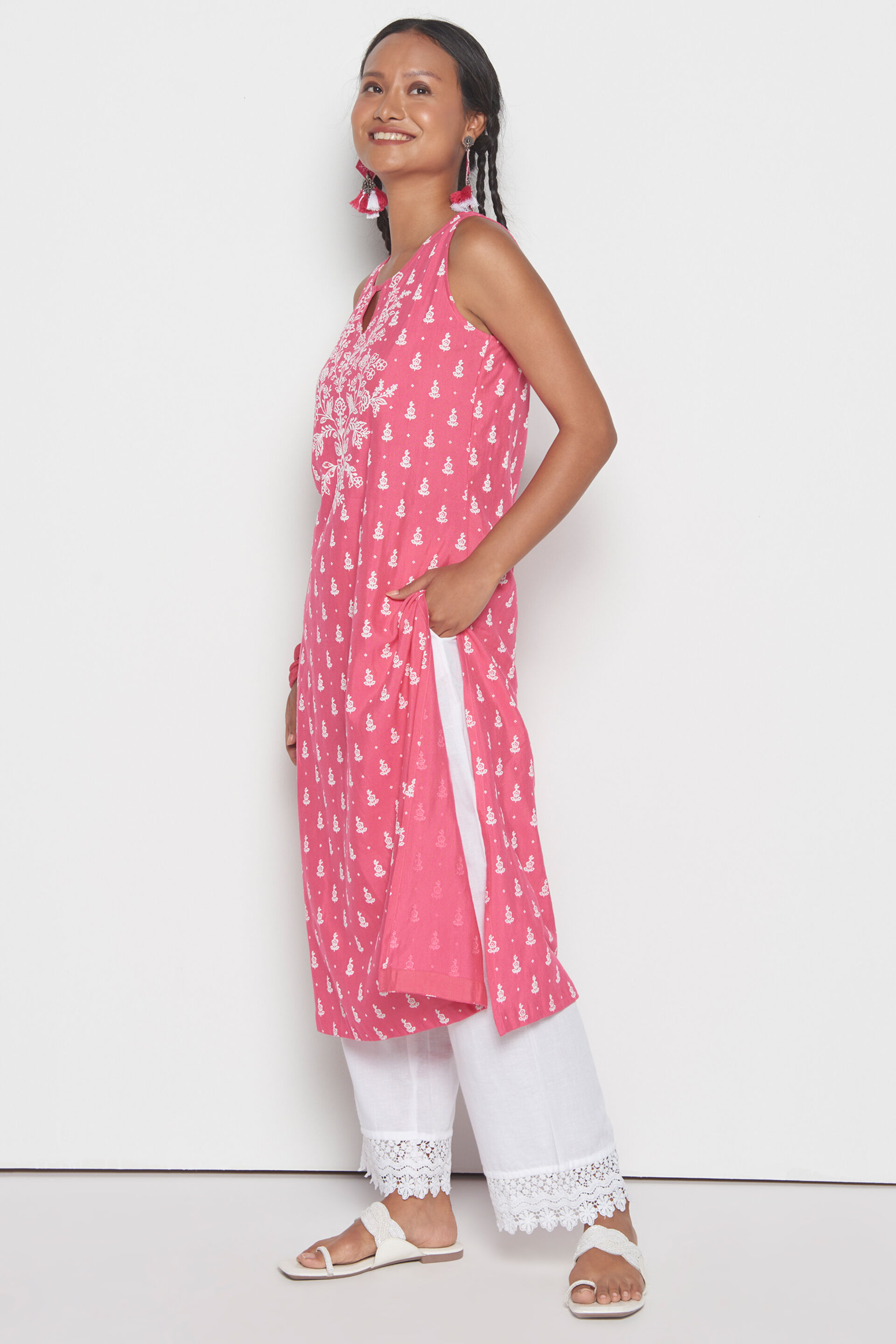 Sleeveless kurta online new arrivals