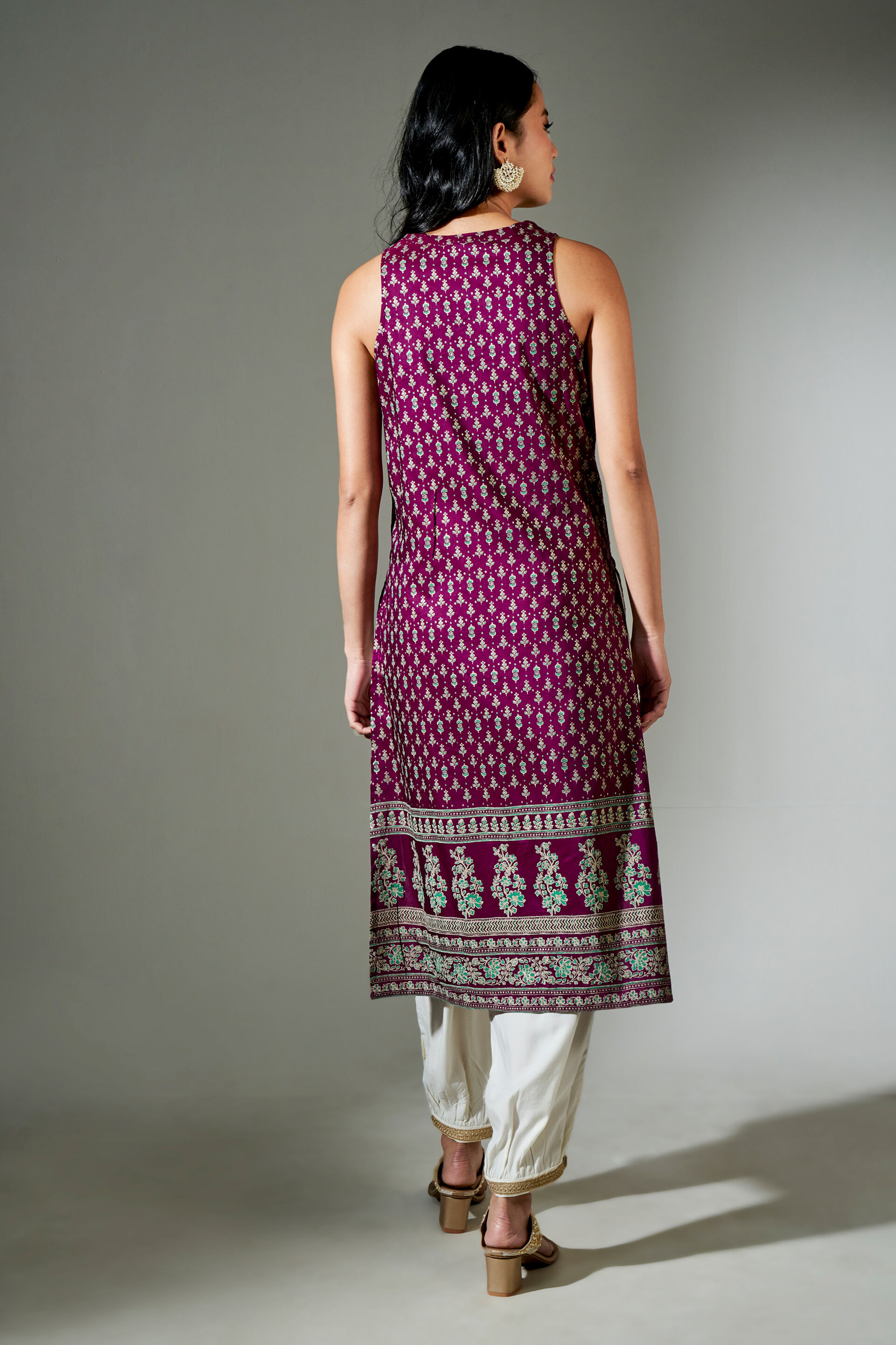 Top more than 174 embroidered jackets for kurtis latest
