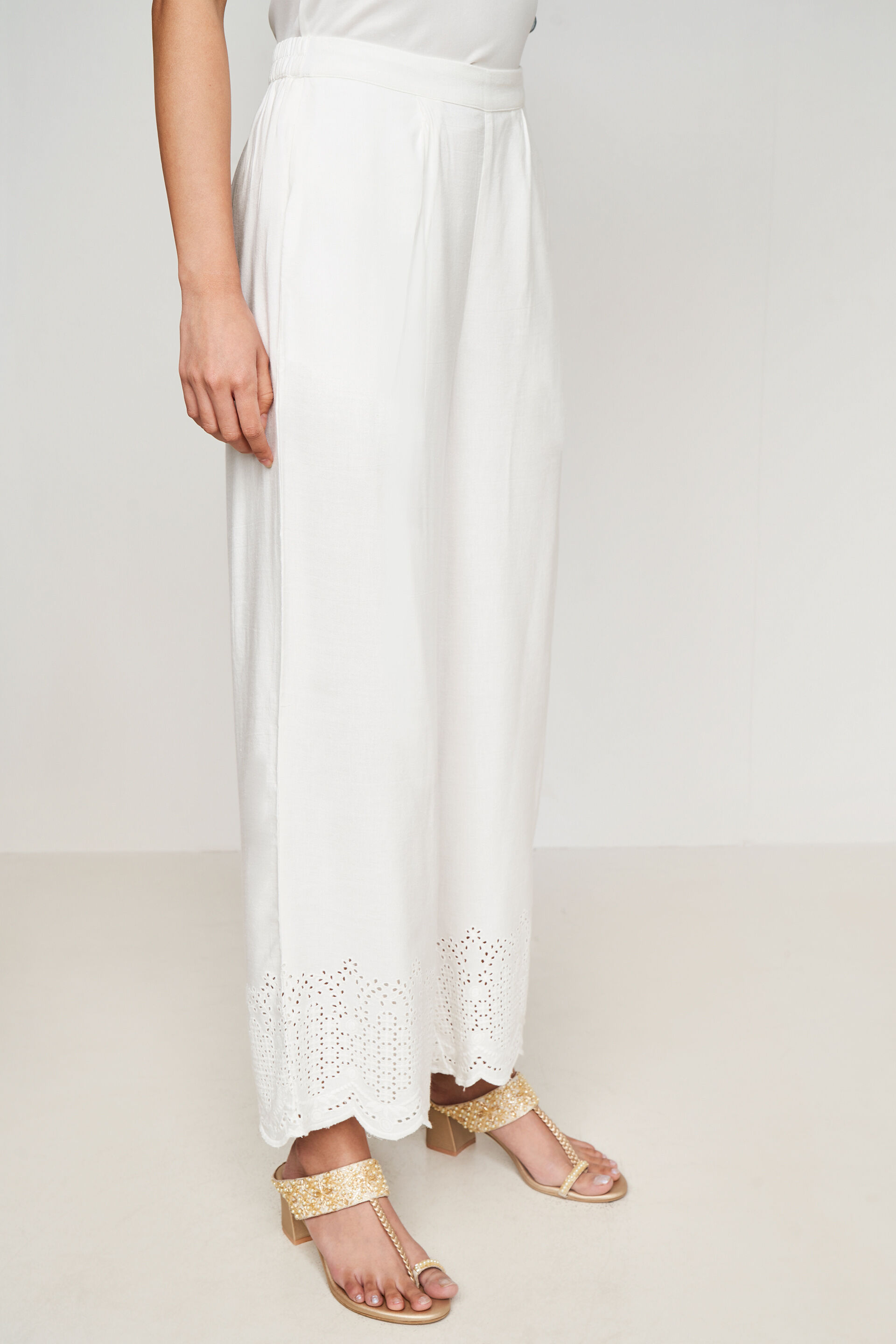 Buy Off White Solid Straight Bottom Online at Best Price at Global Desi-  SS22GM052BTRL