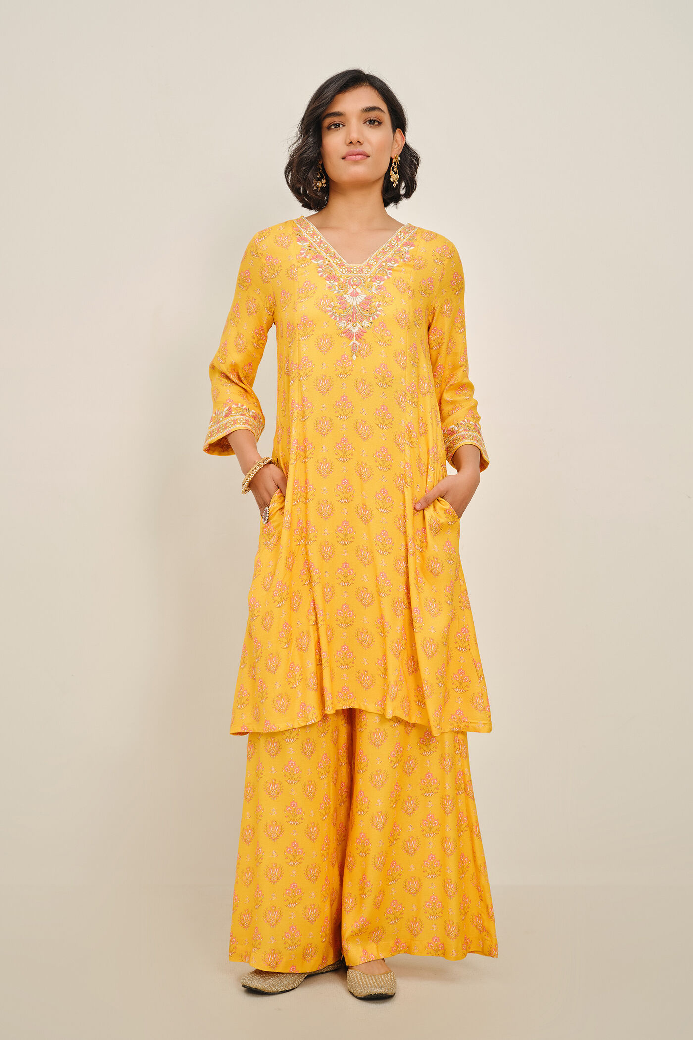 Sunny Peela Kurta Set