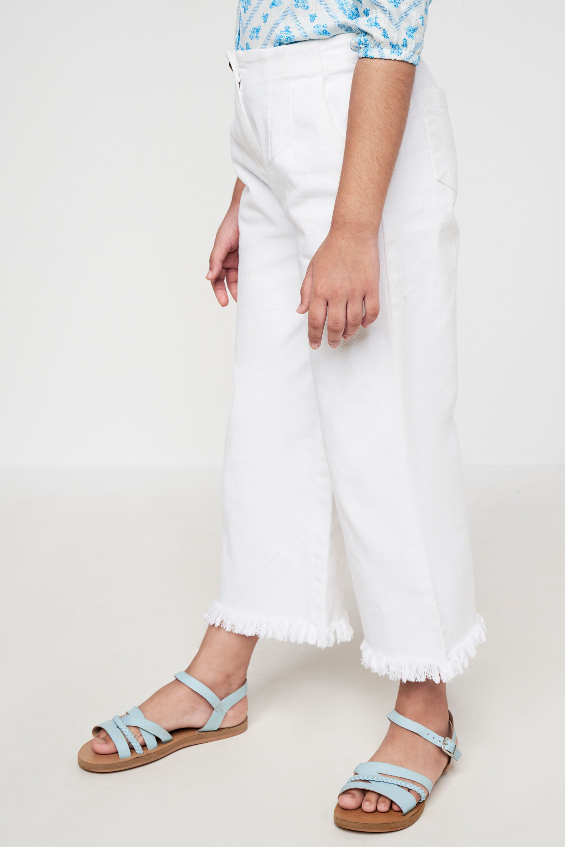 White Bottom, White, image 3