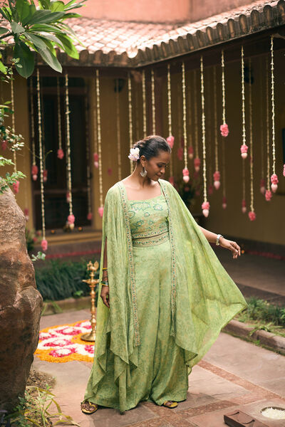 Women Ethnic Wear- Explore Stylish Festive Tops and Printed Kurtas 