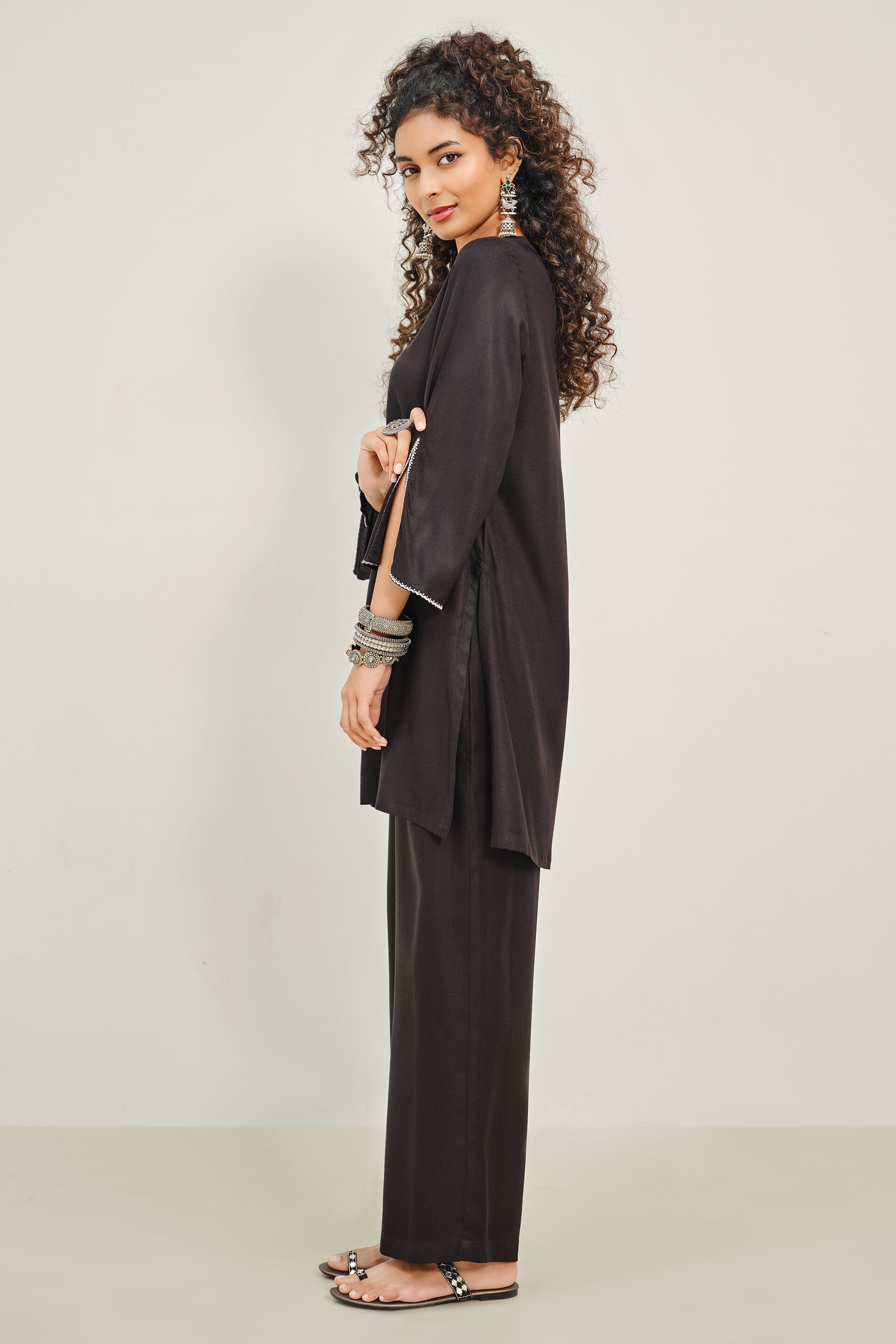 Black Saaz Embroidered Kurta Set, Black, image 4