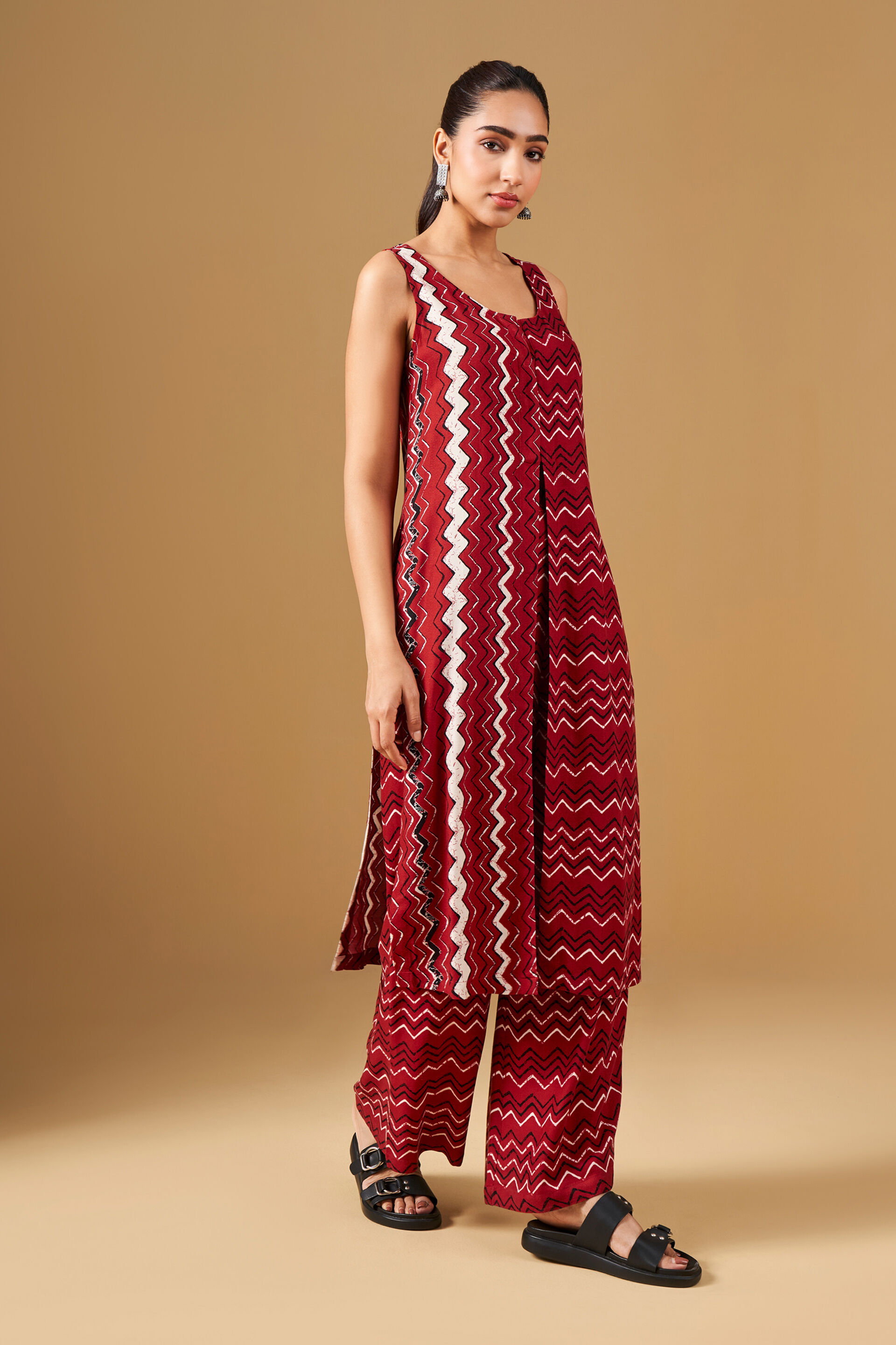 Geometric Print Viscose Red Kurta Set, Red, image 2