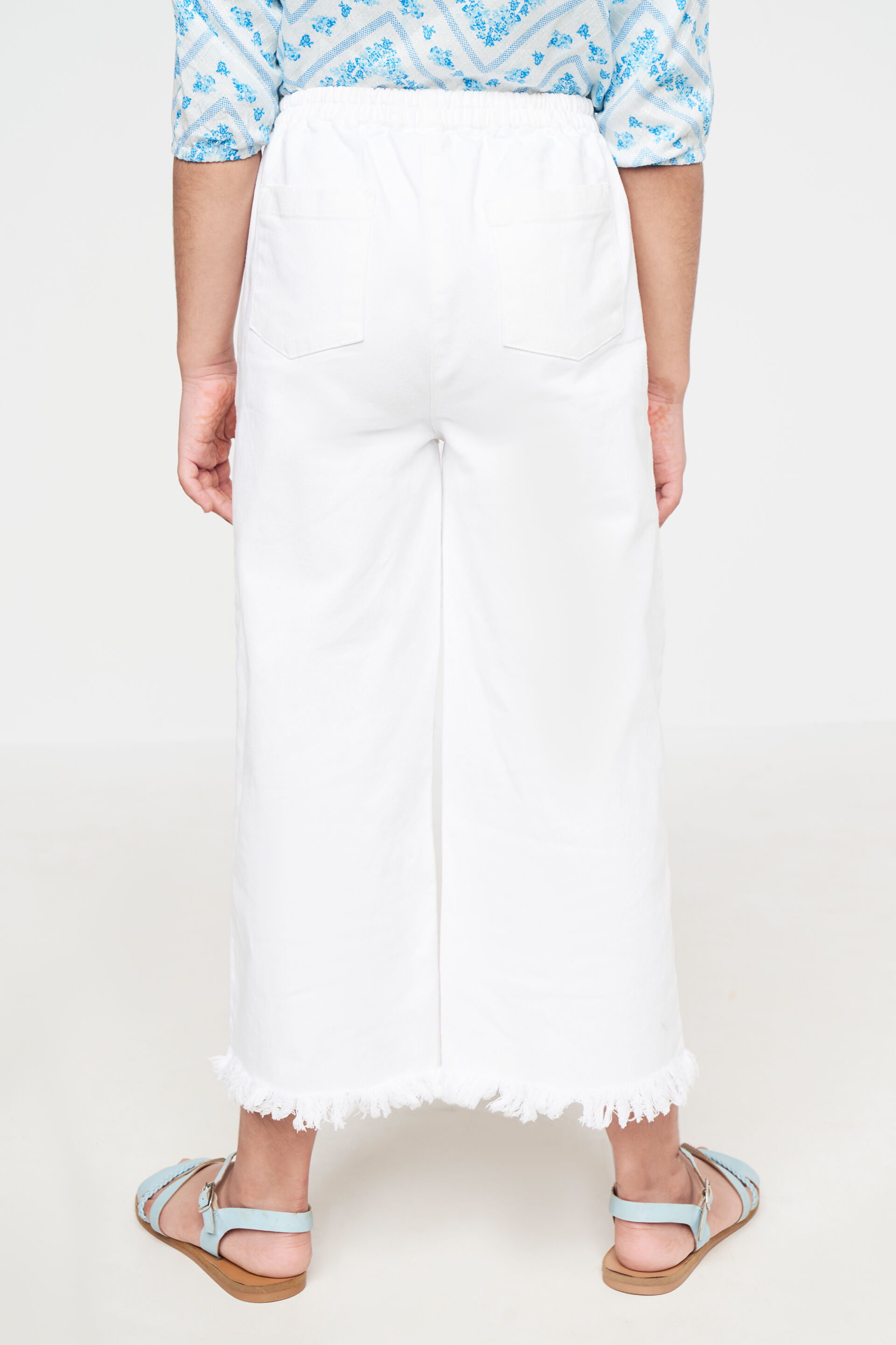 White Bottom, White, image 4