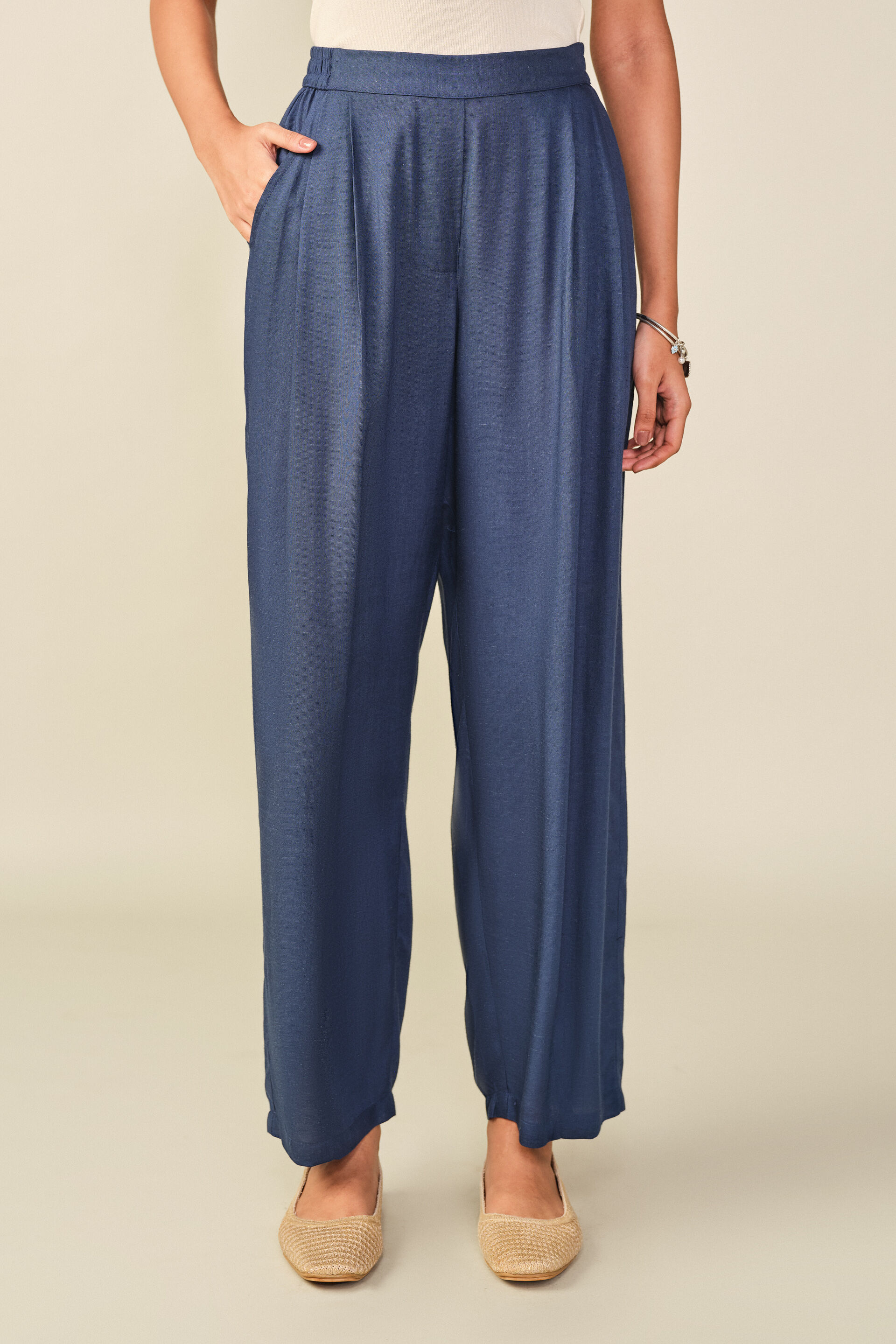 Relaxed Pants in Blue