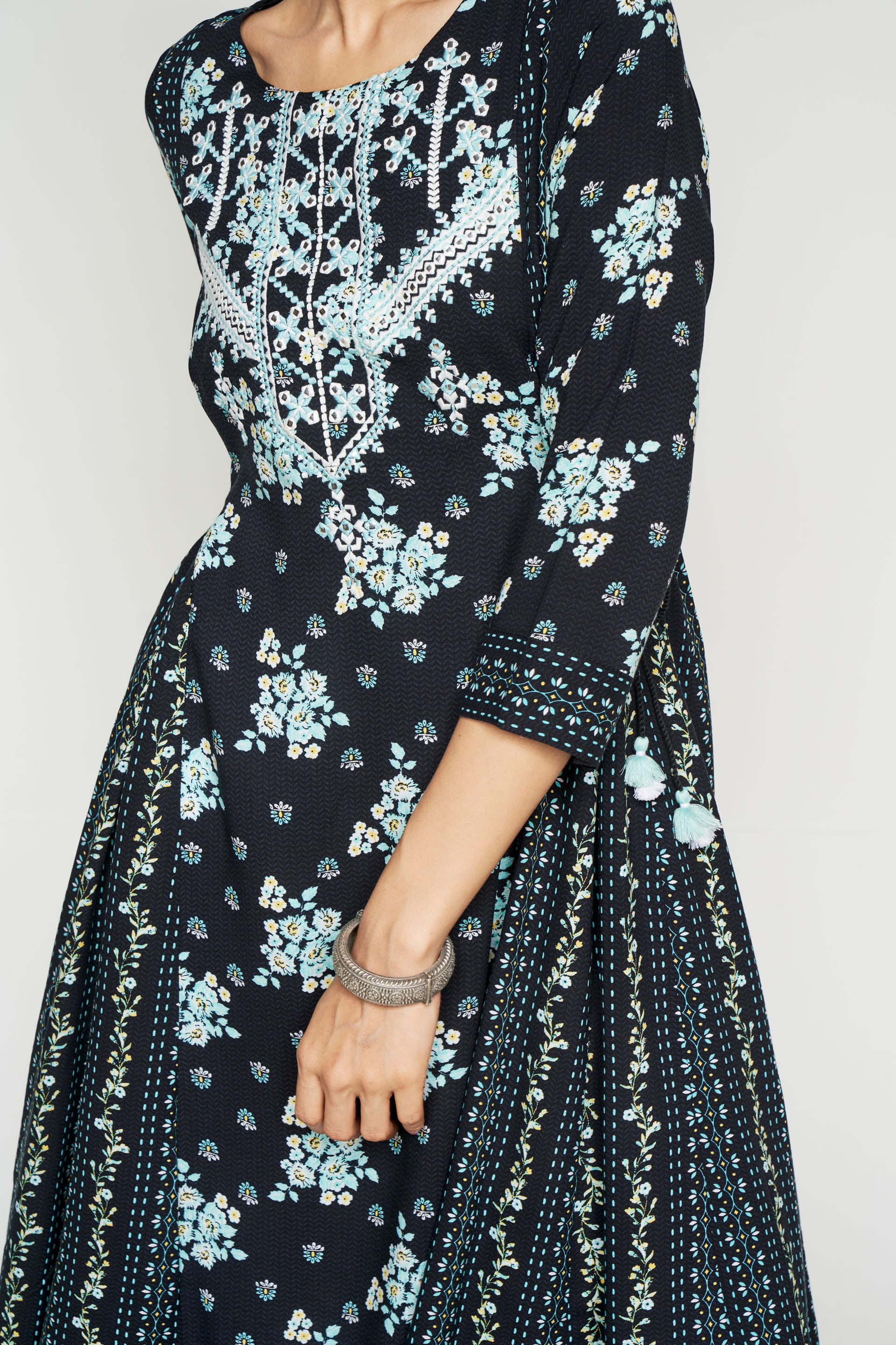 Black Floral Embroidered Kurta, Black, image 2