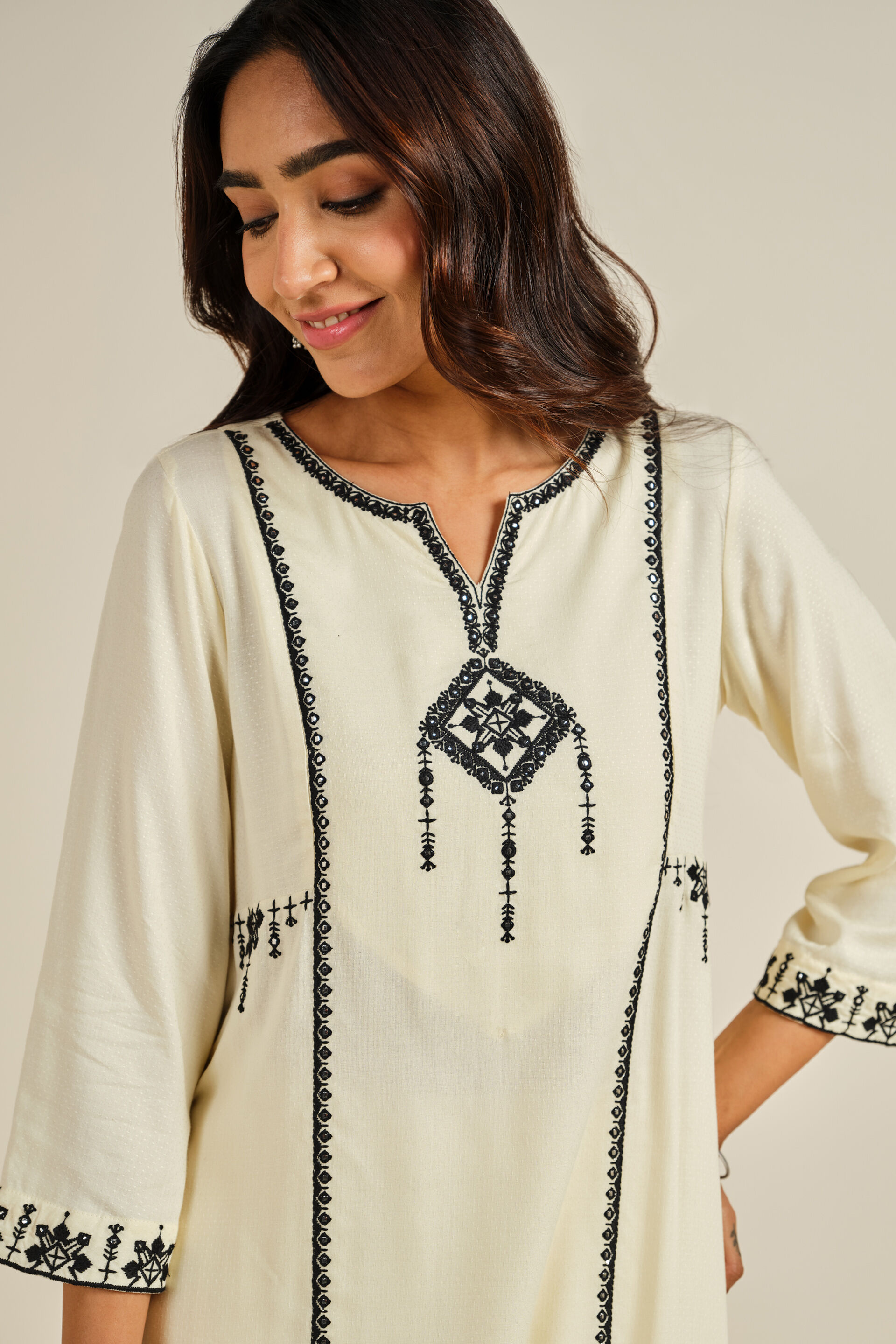 Safed Phool Embroidered Kurta, Ivory, image 3
