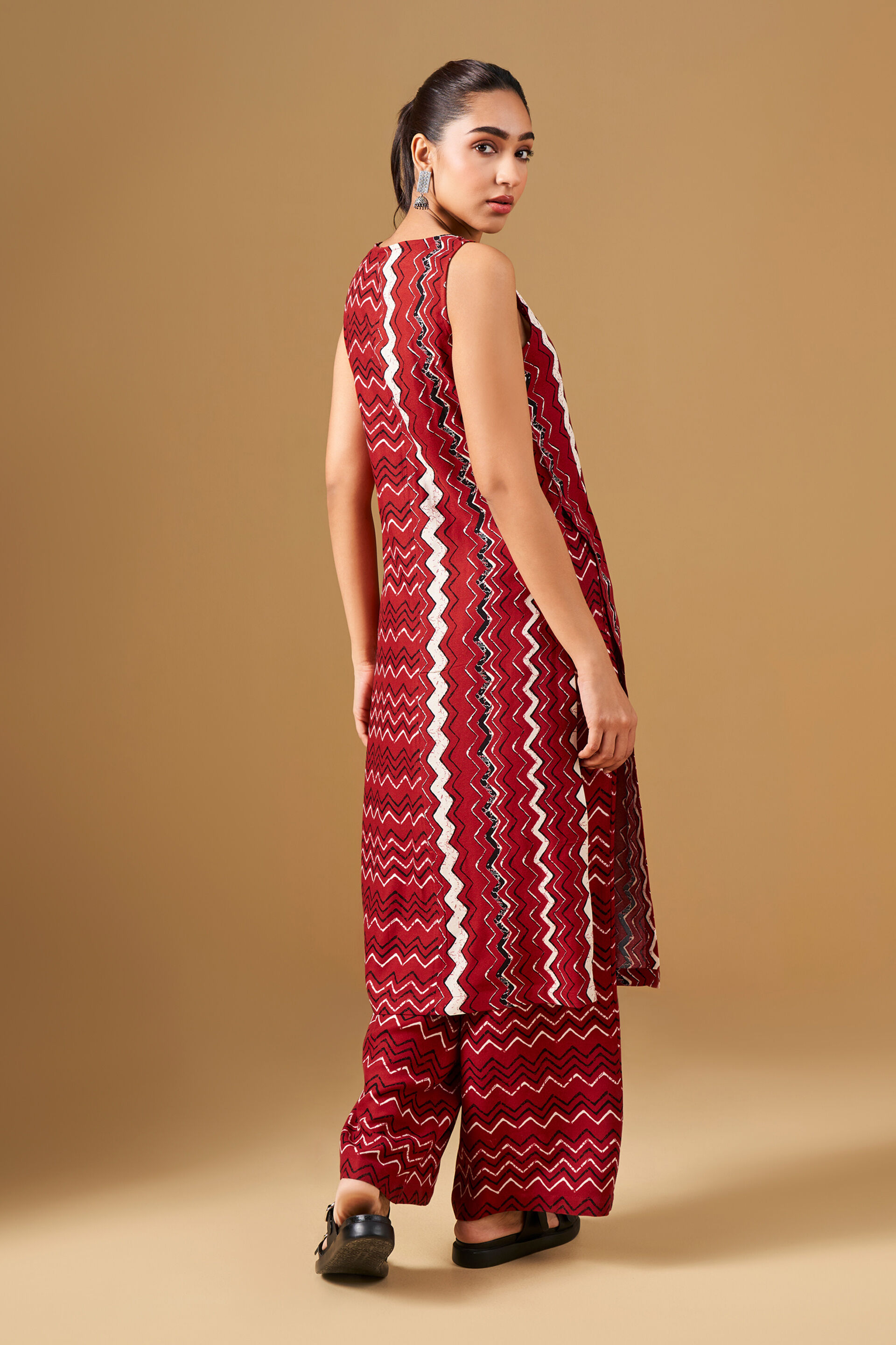 Geometric Print Viscose Red Kurta Set, Red, image 4