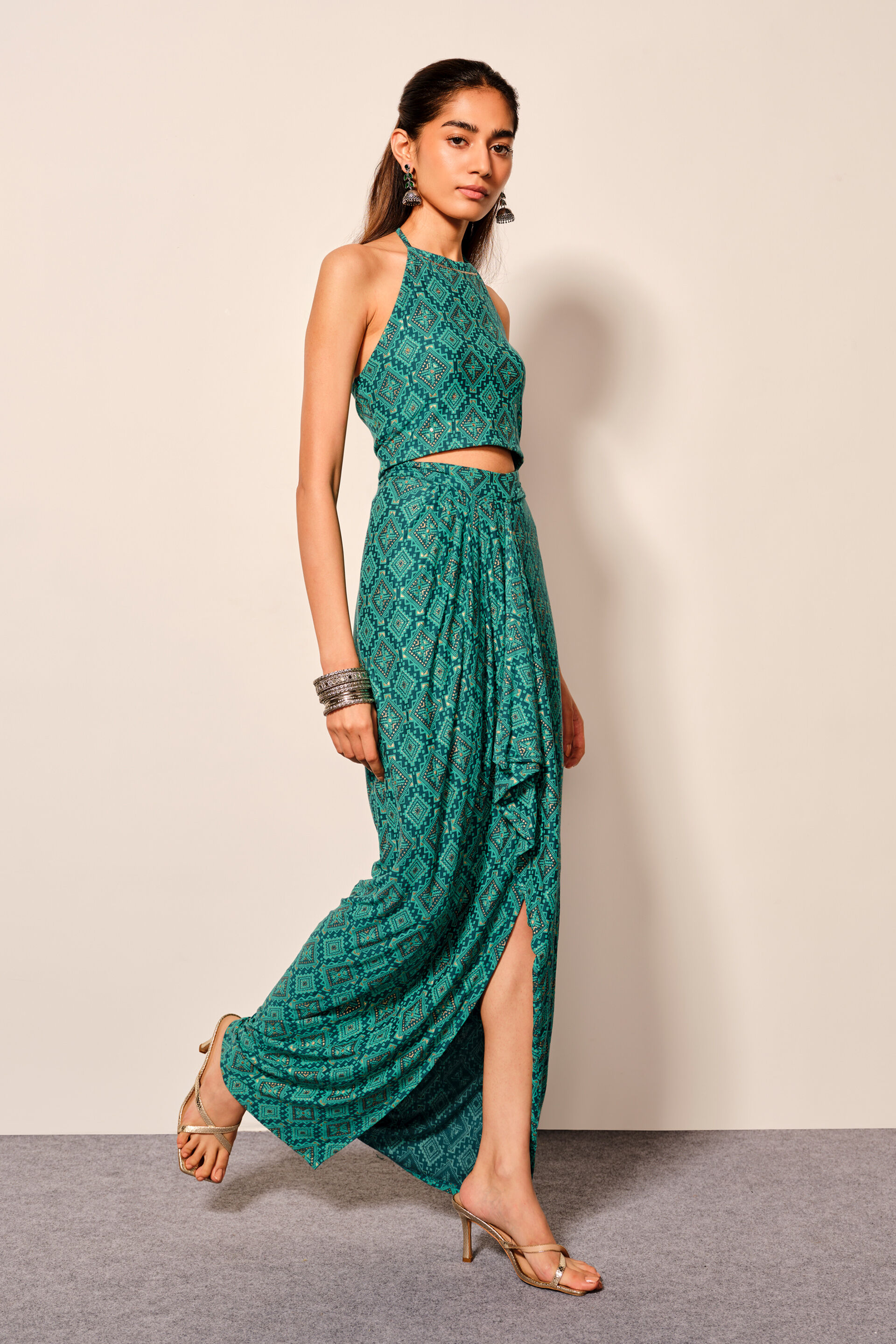 注目ブランド Teal Geometric Print Crop Top & Draped Skirt Set サロペット・オーバーオール・オールインワン