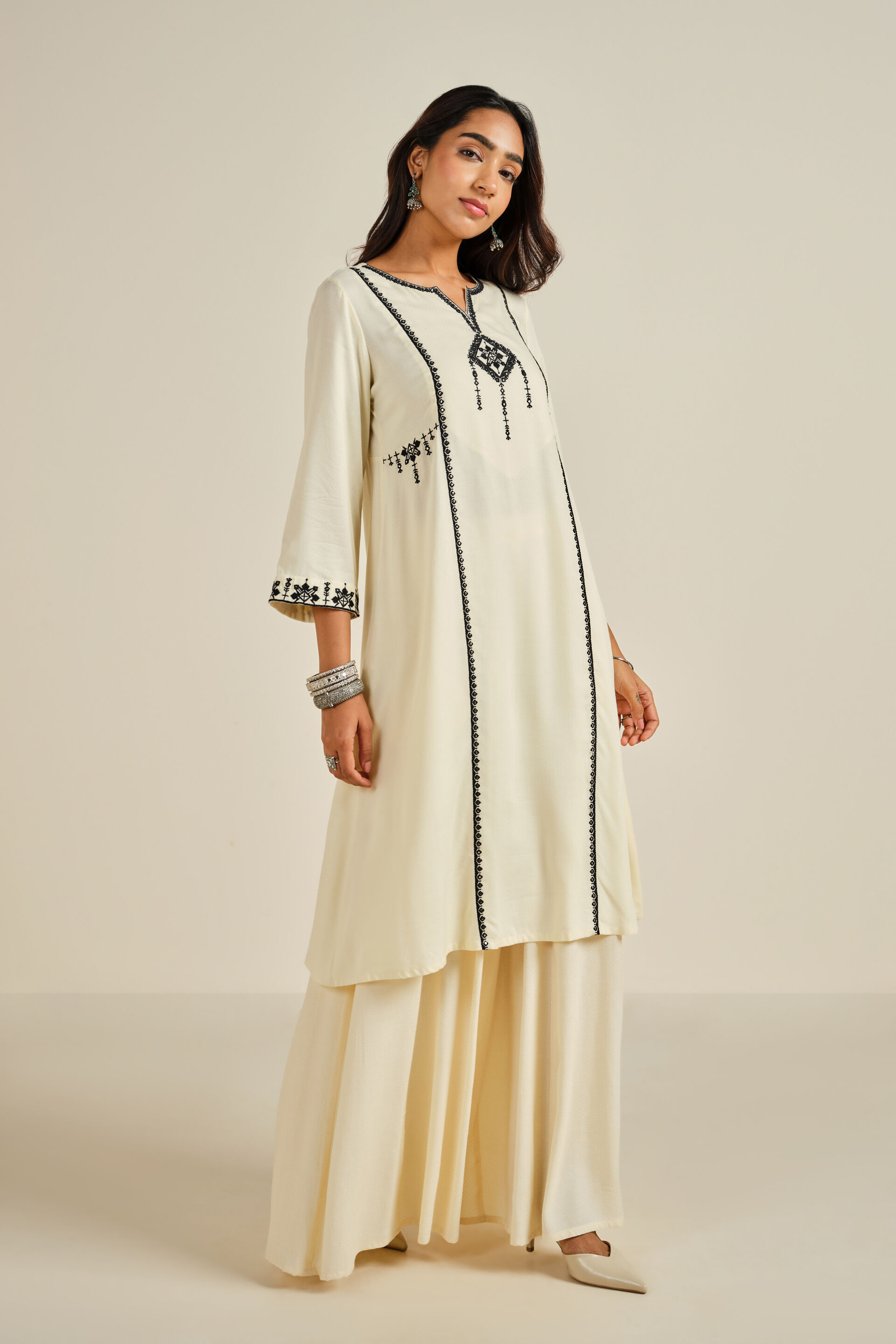 Safed Phool Embroidered Kurta, Ivory, image 4