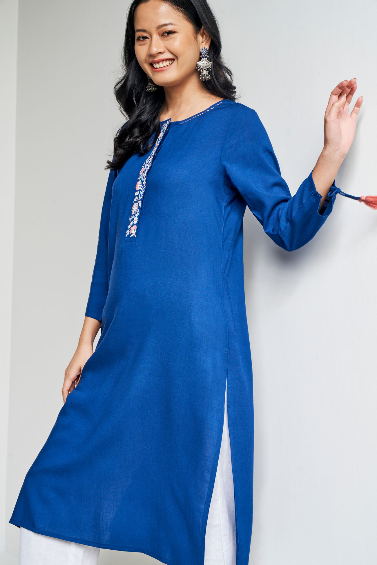 Navy Solid Embroidered Straight Kurta, Navy Blue, image 2