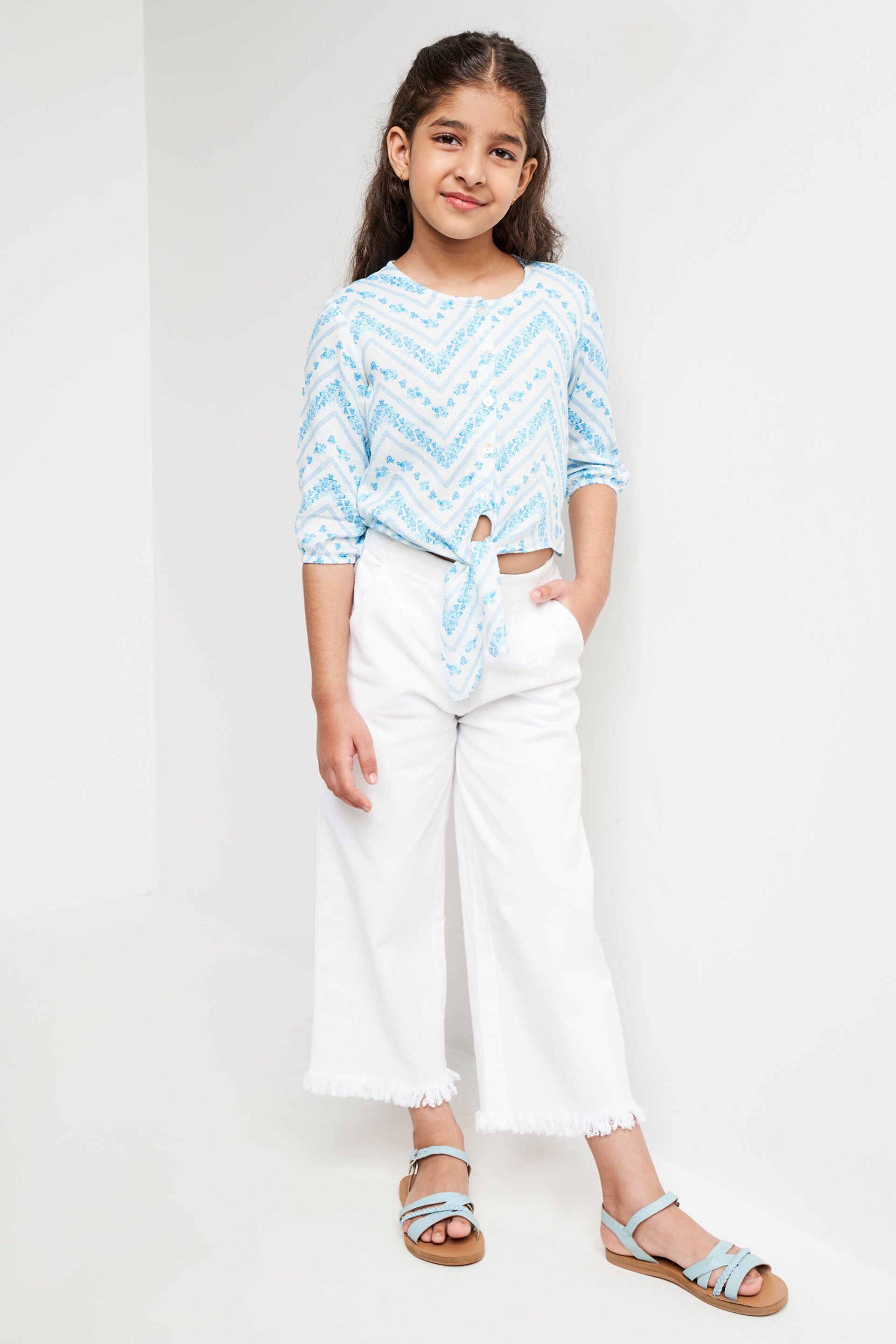 White Bottom, White, image 2