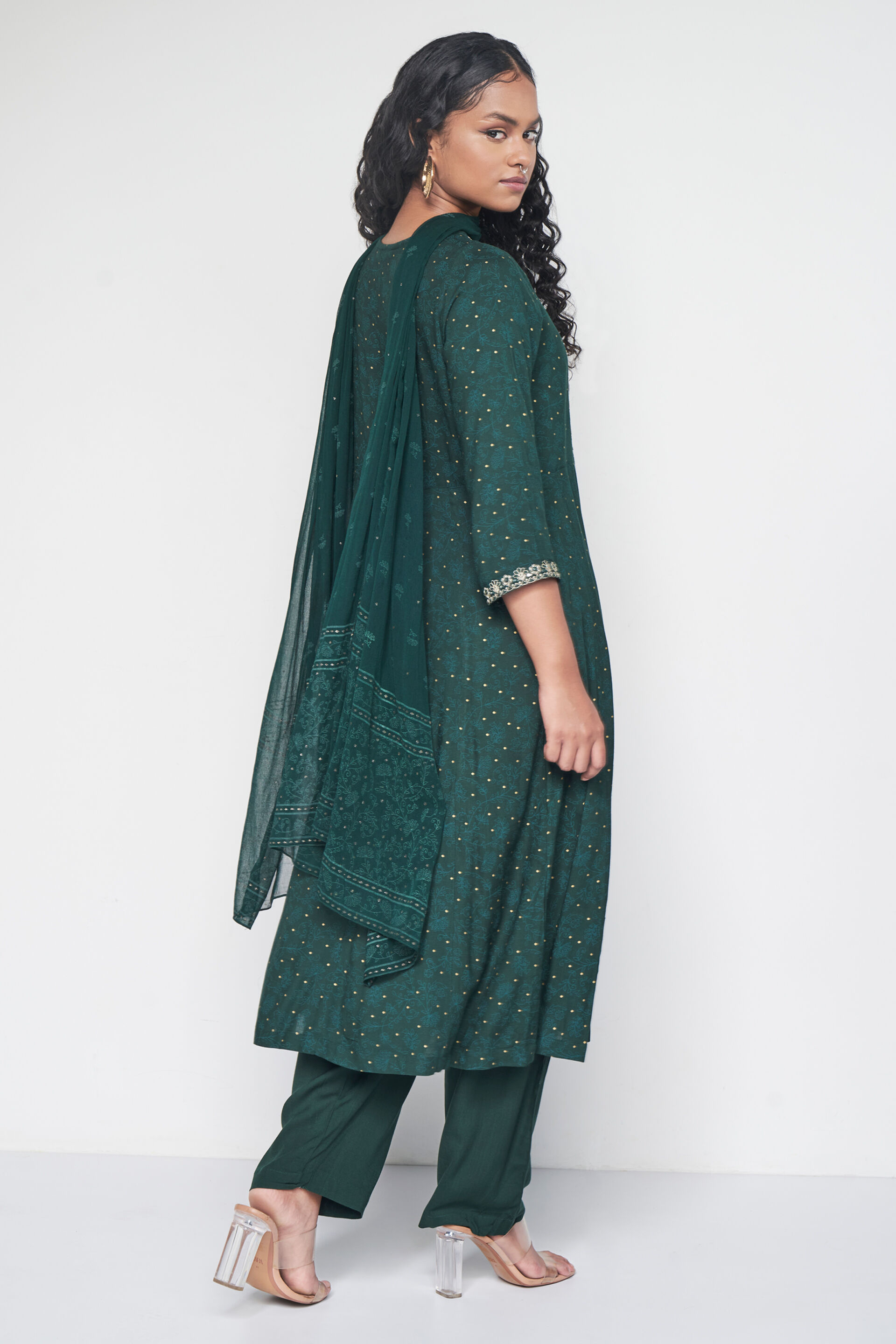 Buy our Dark Green Ethnic Motifs Curved Set 3 online from globaldesi.in SC FW23GM1203PRYS