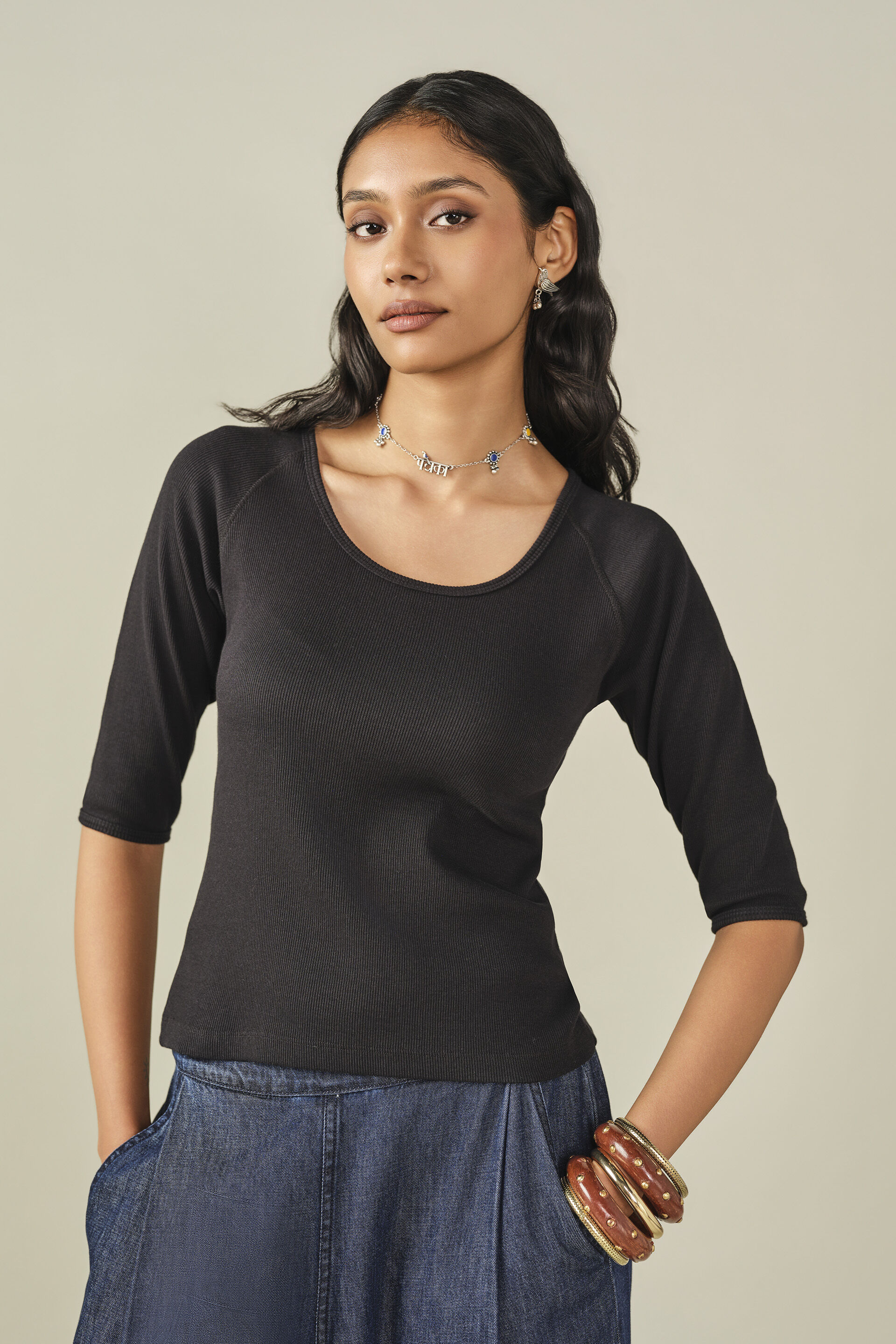 Solid Scoop Neck Top in Black