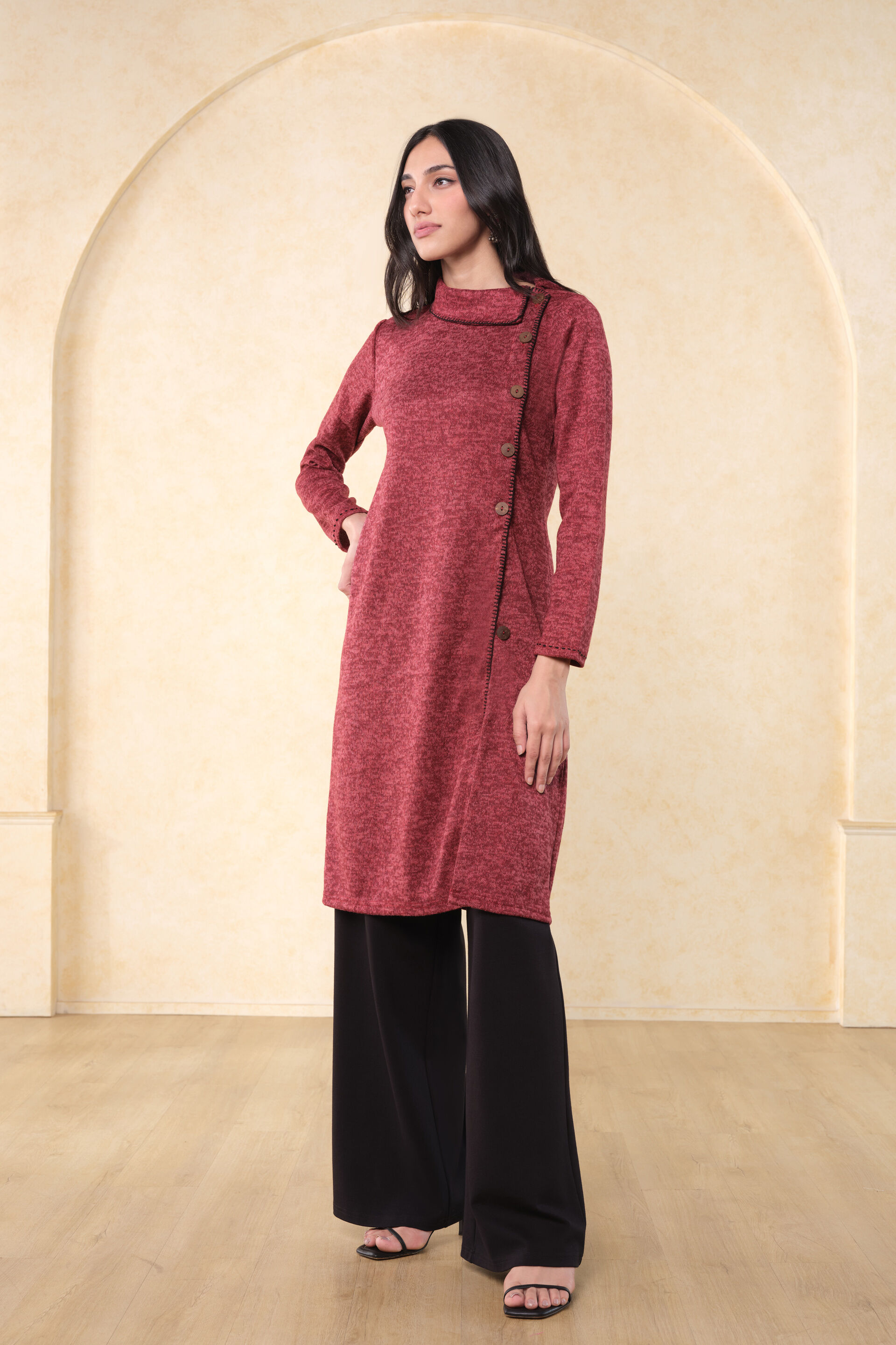 Makena Kurta, Wine, image 3