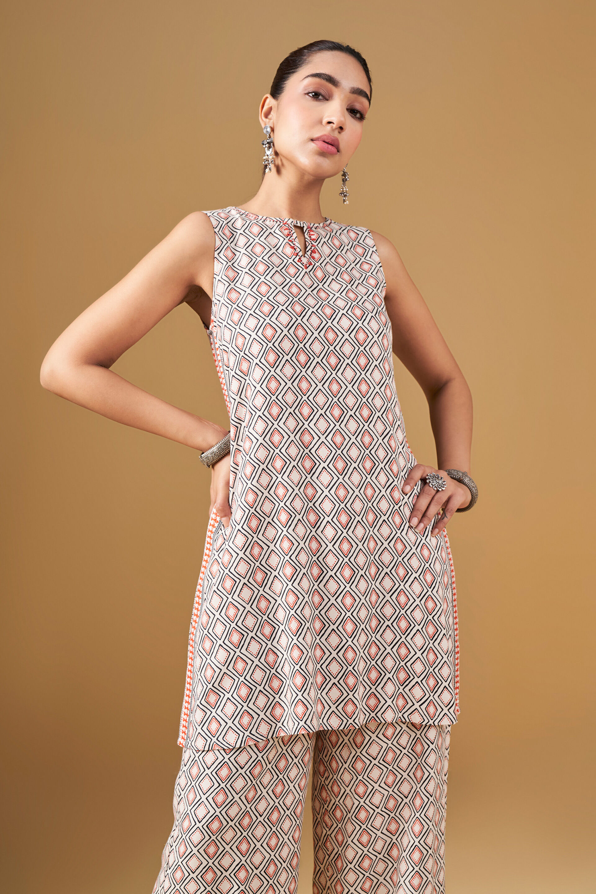 Geometric Print Off White Viscose Kurta Set, Off White, image 2