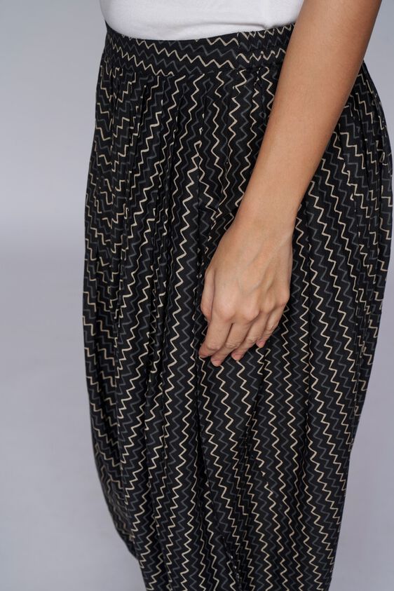 7 - Black Chevron Bottom, image 7