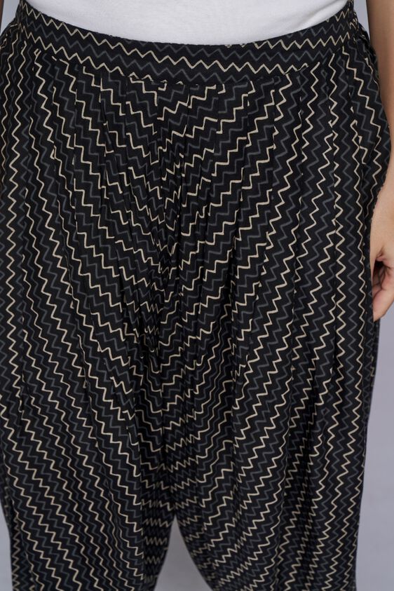 6 - Black Chevron Bottom, image 6