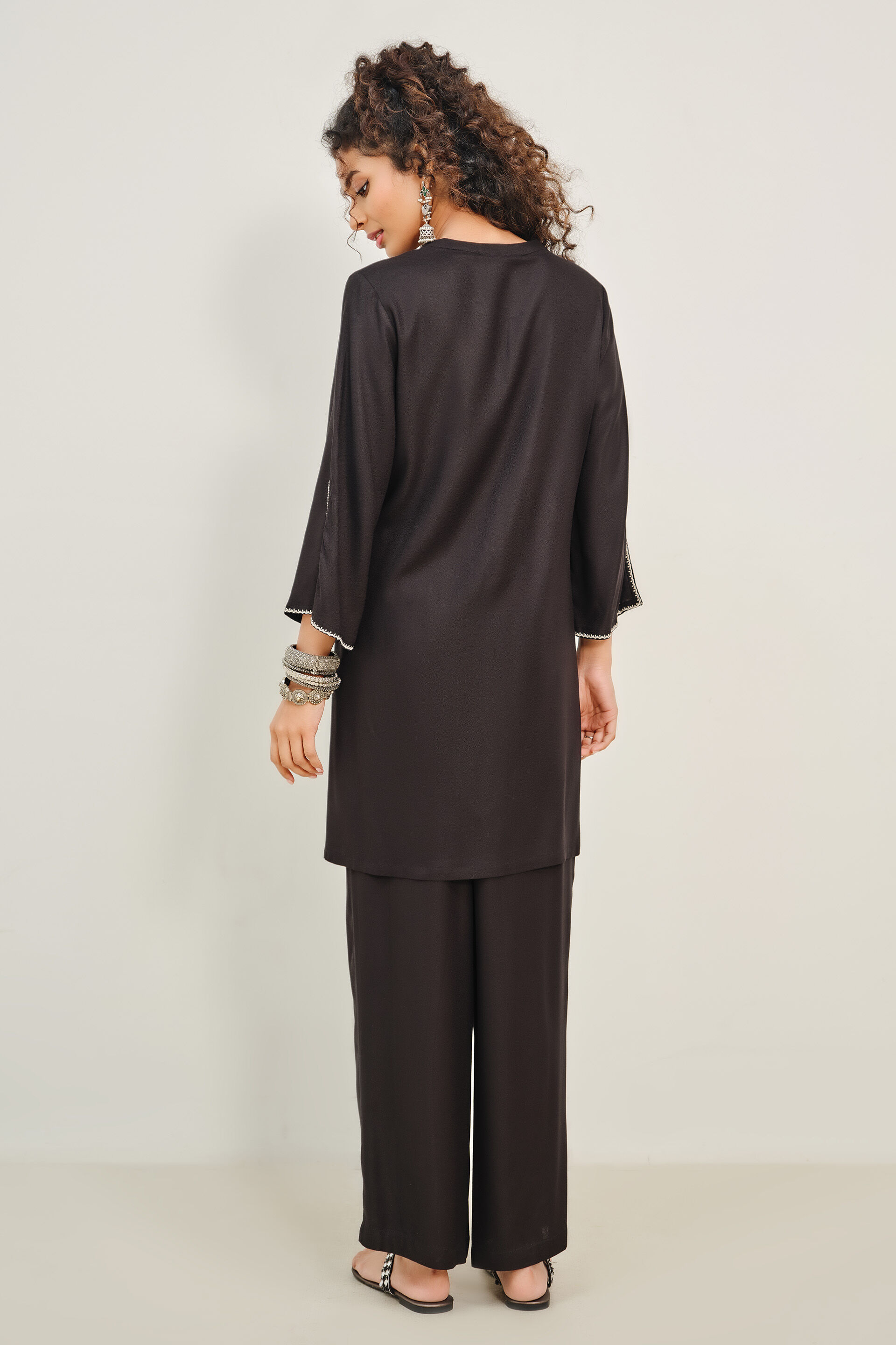 Black Saaz Embroidered Kurta Set, Black, image 6