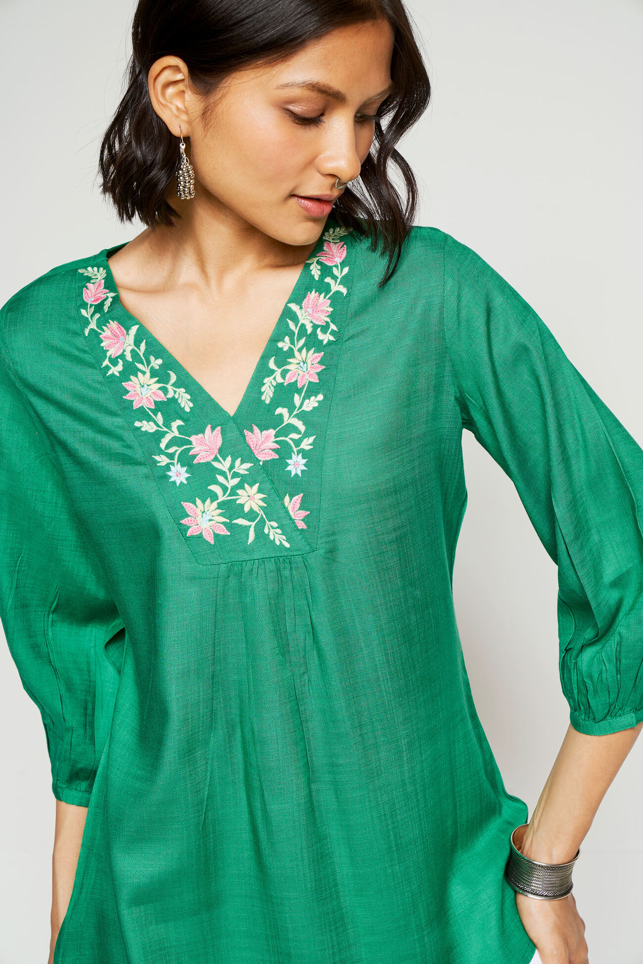 Green Solid Embroidered Straight Top, Green, image 5