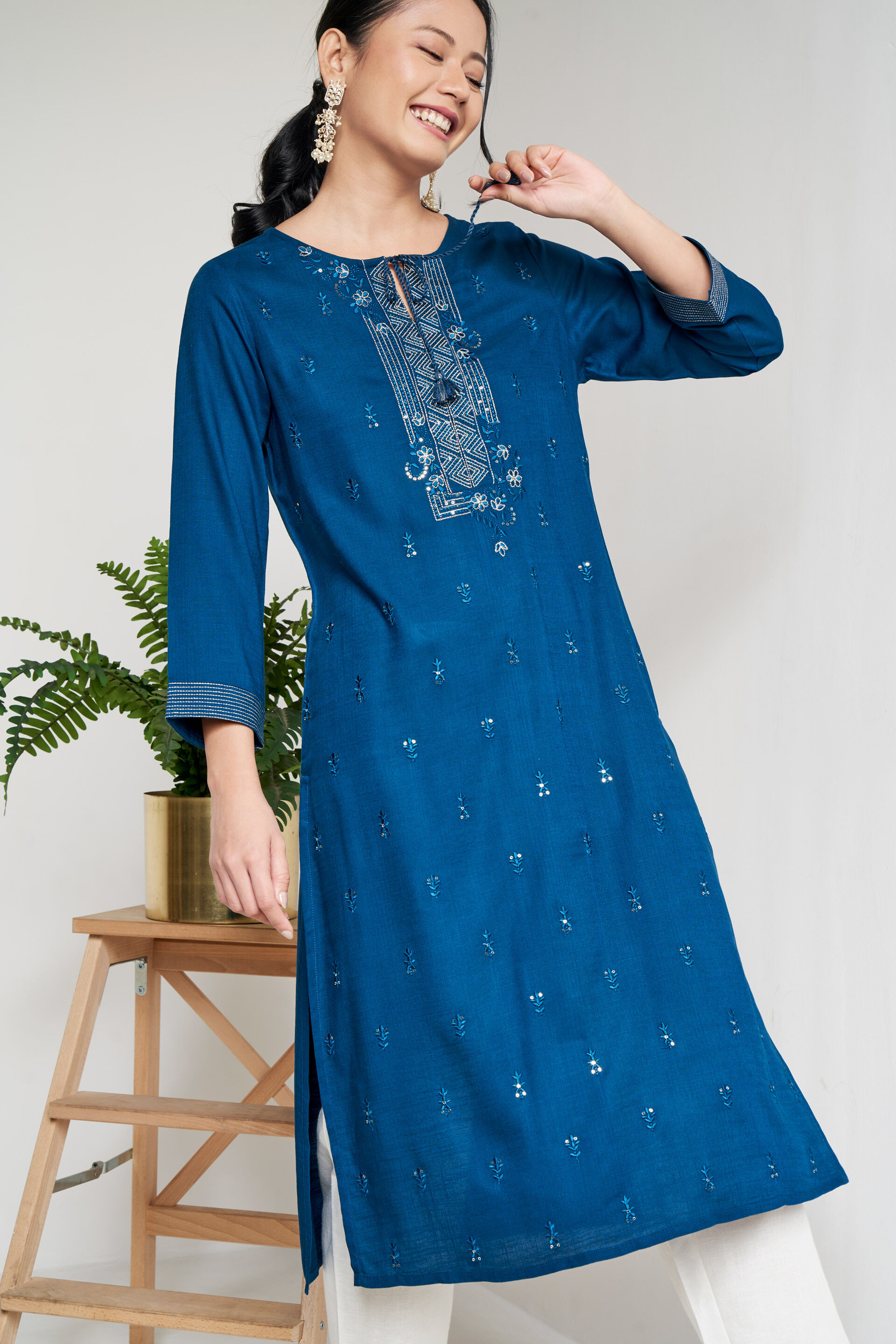 Buy online Embroidered A-line Kurti from Kurta Kurtis for Women by  Highlight Fashion Export for ₹489 at 76% off | 2024 Limeroad.com