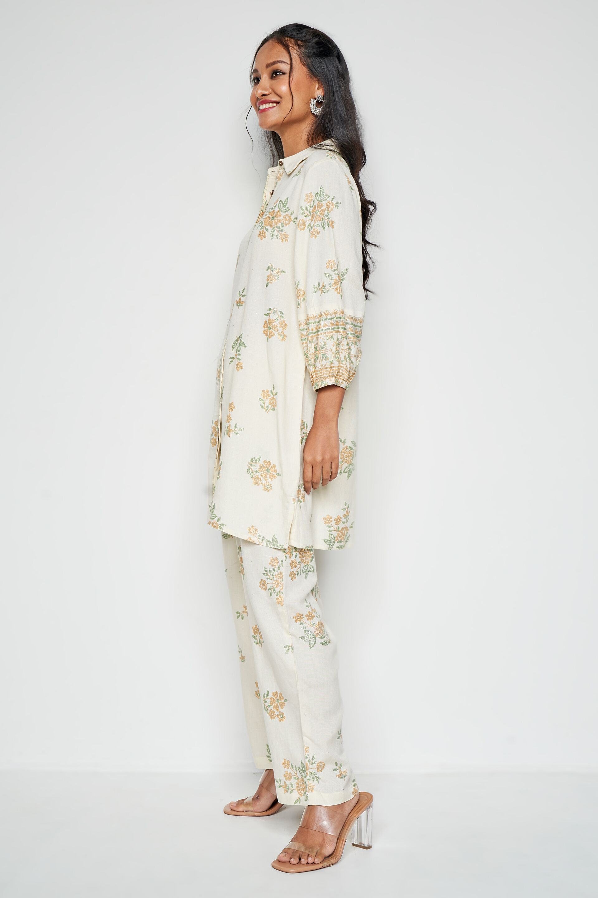 Head In The Clouds, Off White, image 4