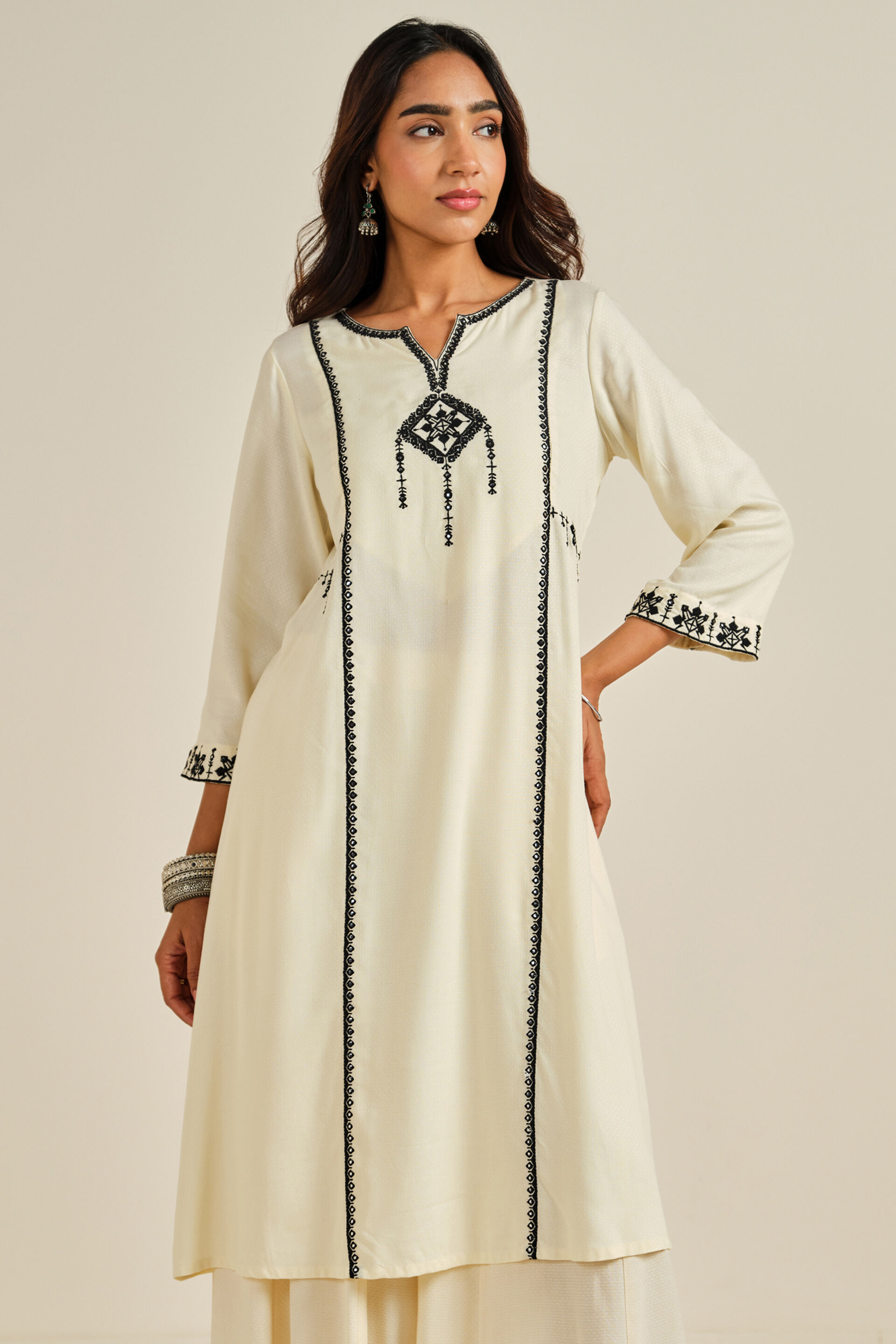 Safed Phool Embroidered Kurta, Ivory, image 5