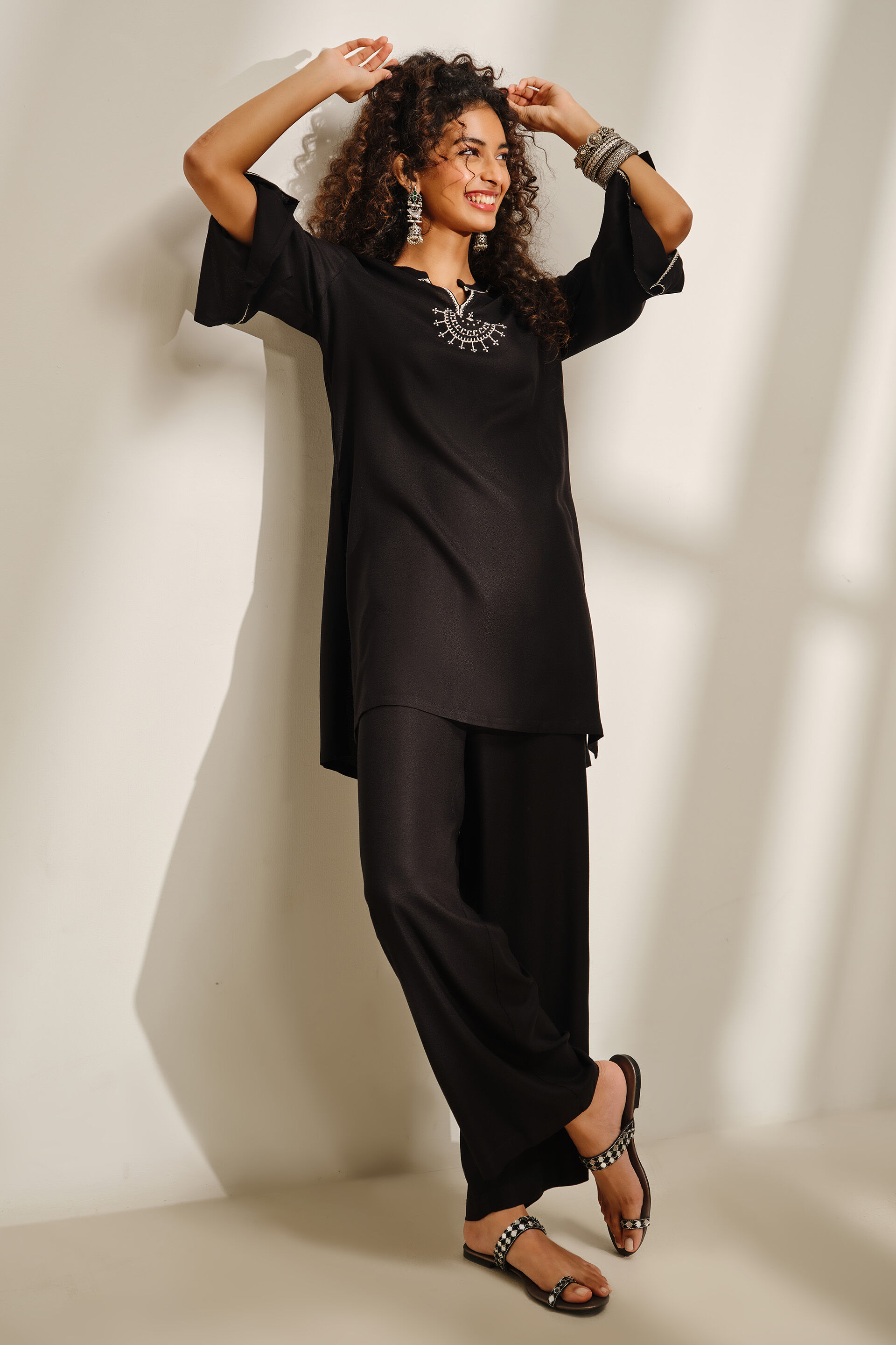 Black Saaz Embroidered Kurta Set, Black, image 2