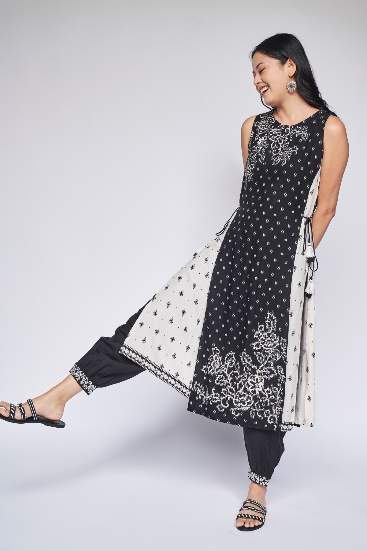 3 - Black Floral Straight Kurta, image 4