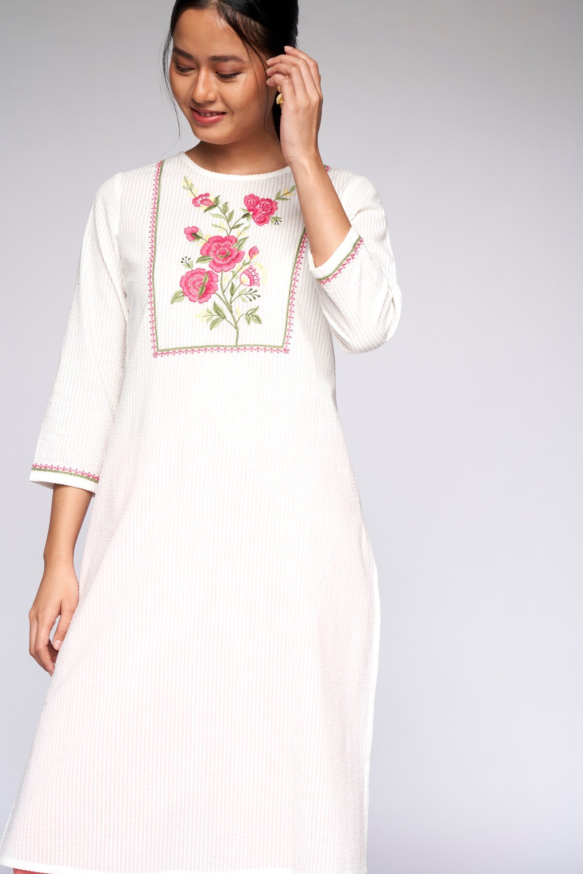 White Hanshika Rayon Chikankari Straight Kurti - TheChikanLabel | Lucknow  Chikankari Kurtis & Suits