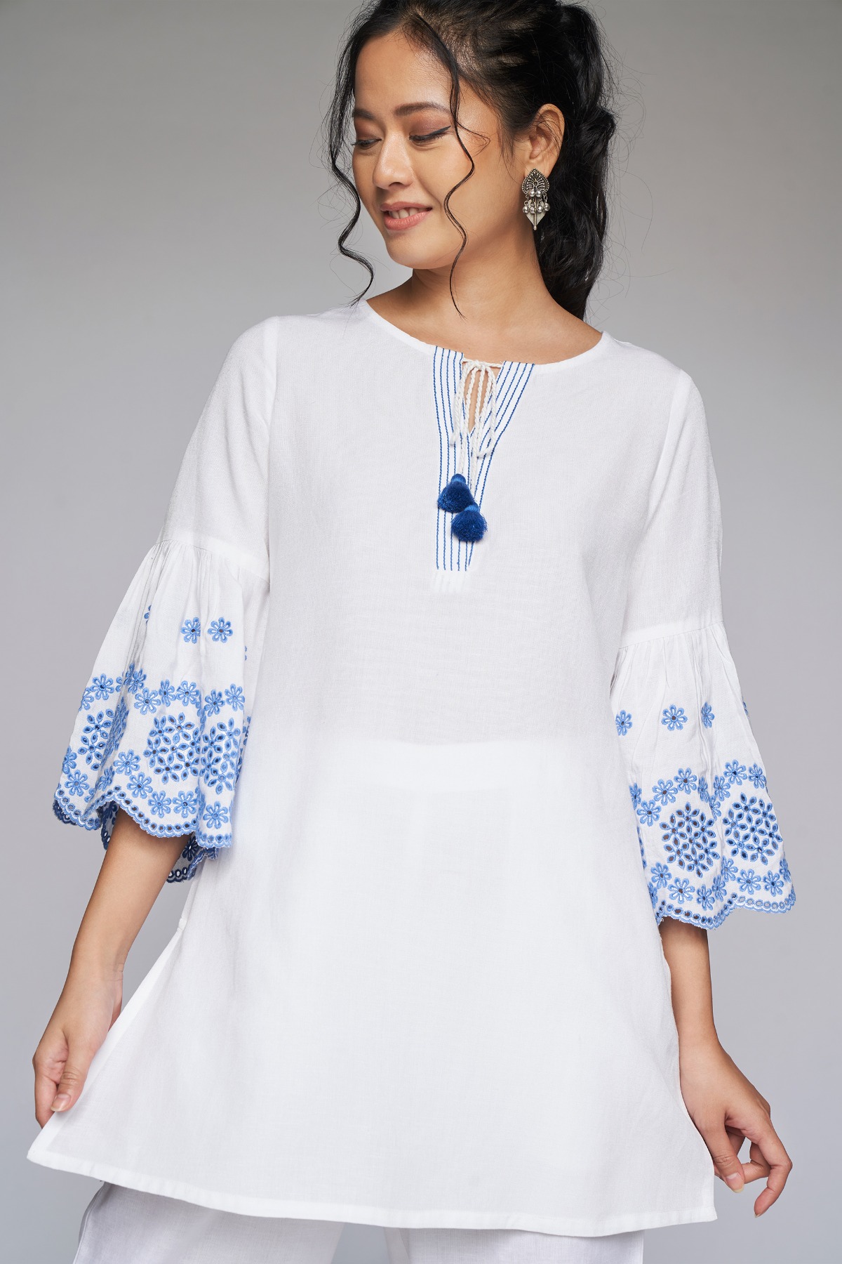 Flare sleeve straight shoulder top on sale